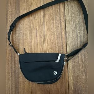 LULULEMON CROSS BODY/BELT BAG